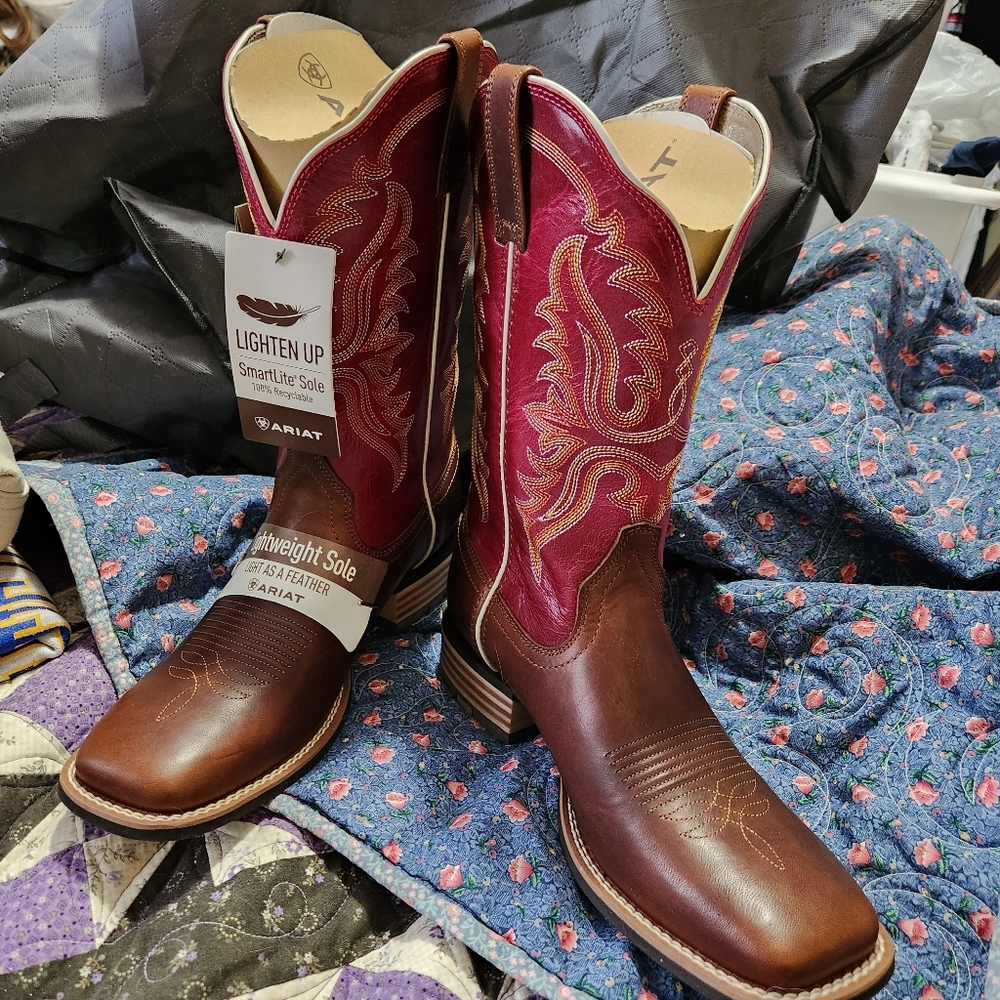 Ariat! Brand New in Box.  Olena western cowboy leather boots.  9.5 B